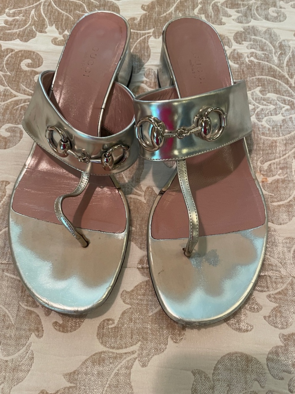 Gucci Silver Metallic Thong Sandals with Chain Detail